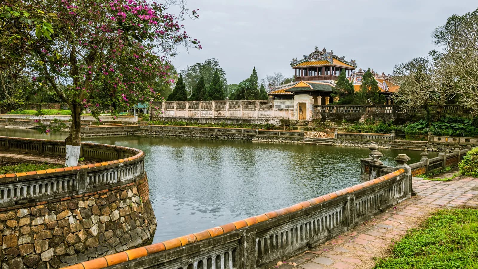 Gửi chút tình ở Huế