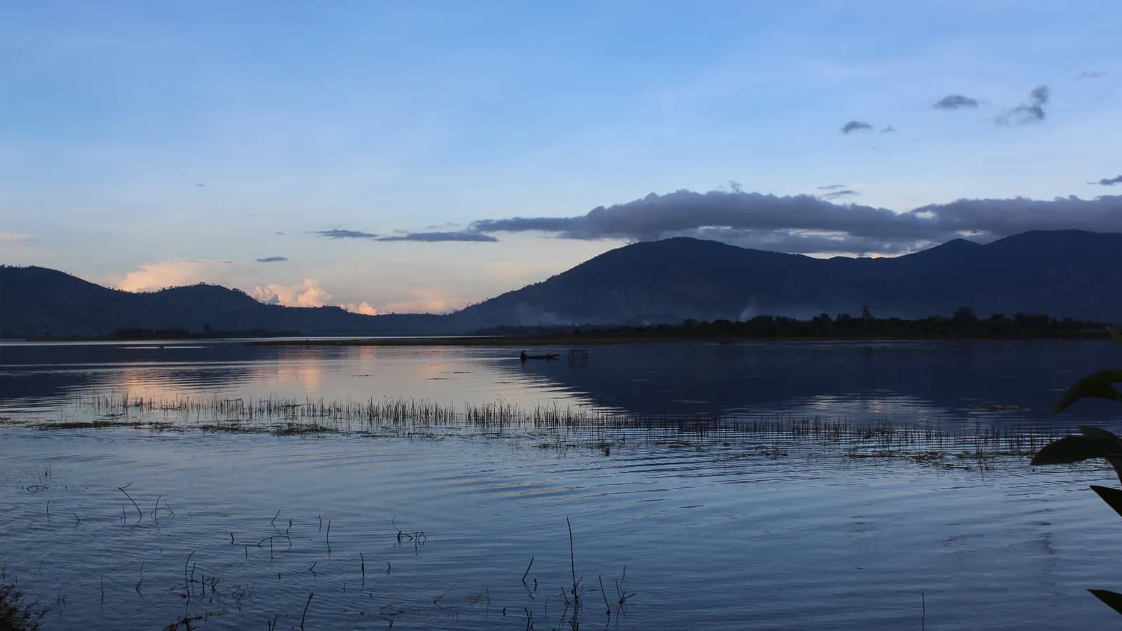 Tản mạn hồ Lak