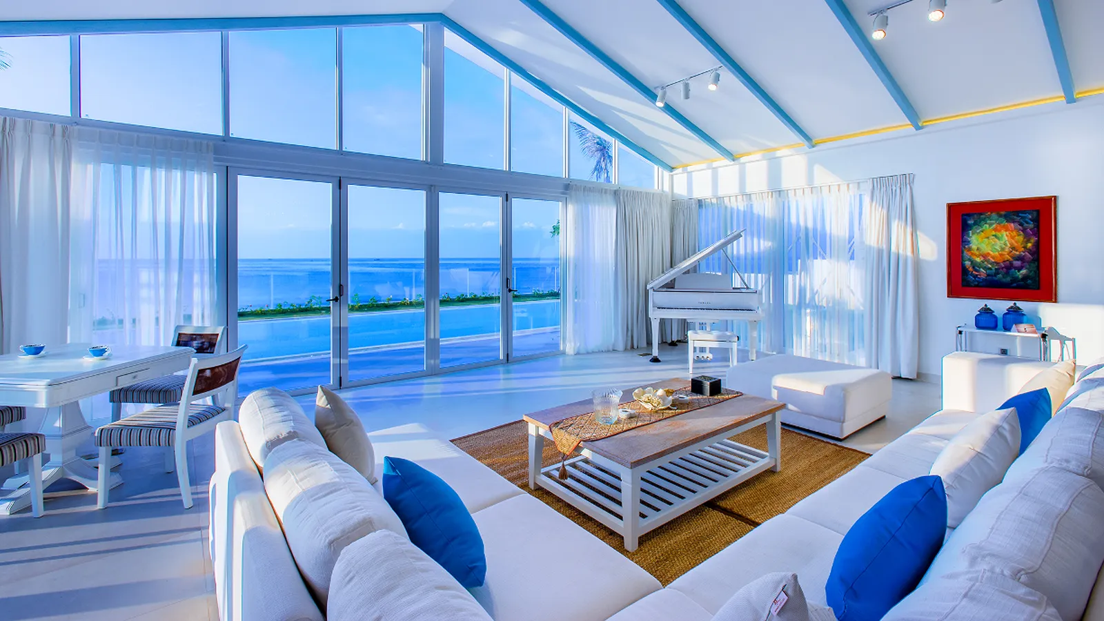Alma Oasis Long Hai – A princess’ blue-white paradise