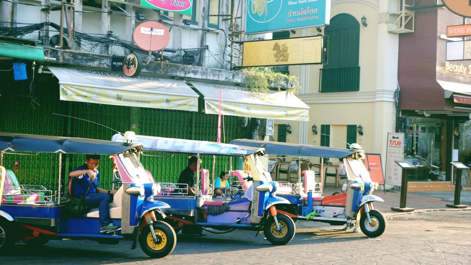 Ở đây ghi rõ: Những điều bạn cần làm khi đến Khao San