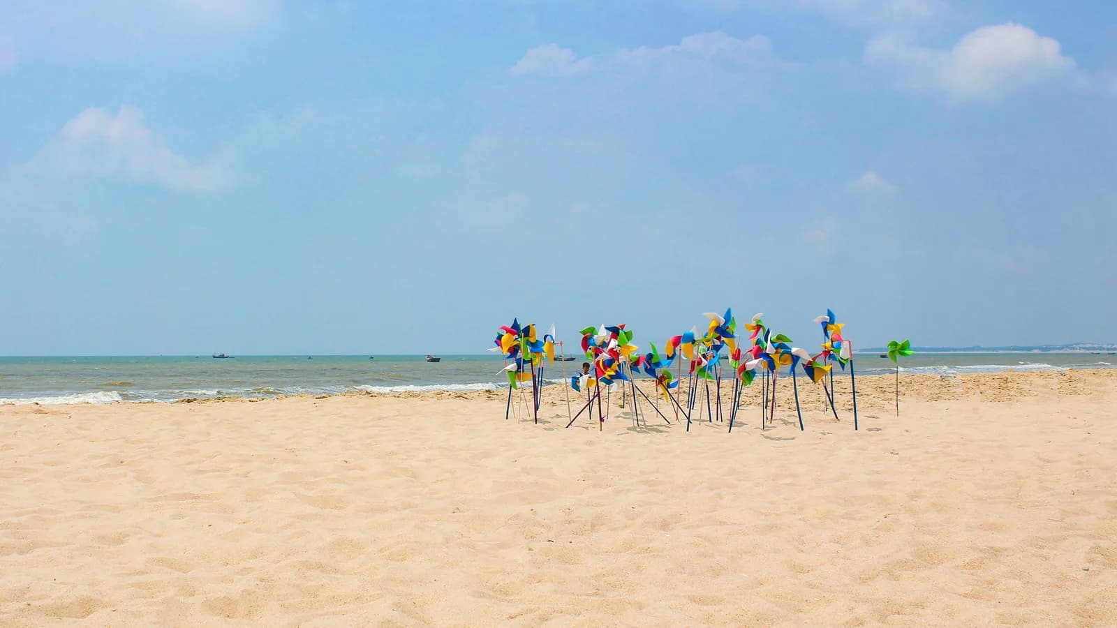 Bình yên nghe sóng thì thầm ở Coco Beachcamp