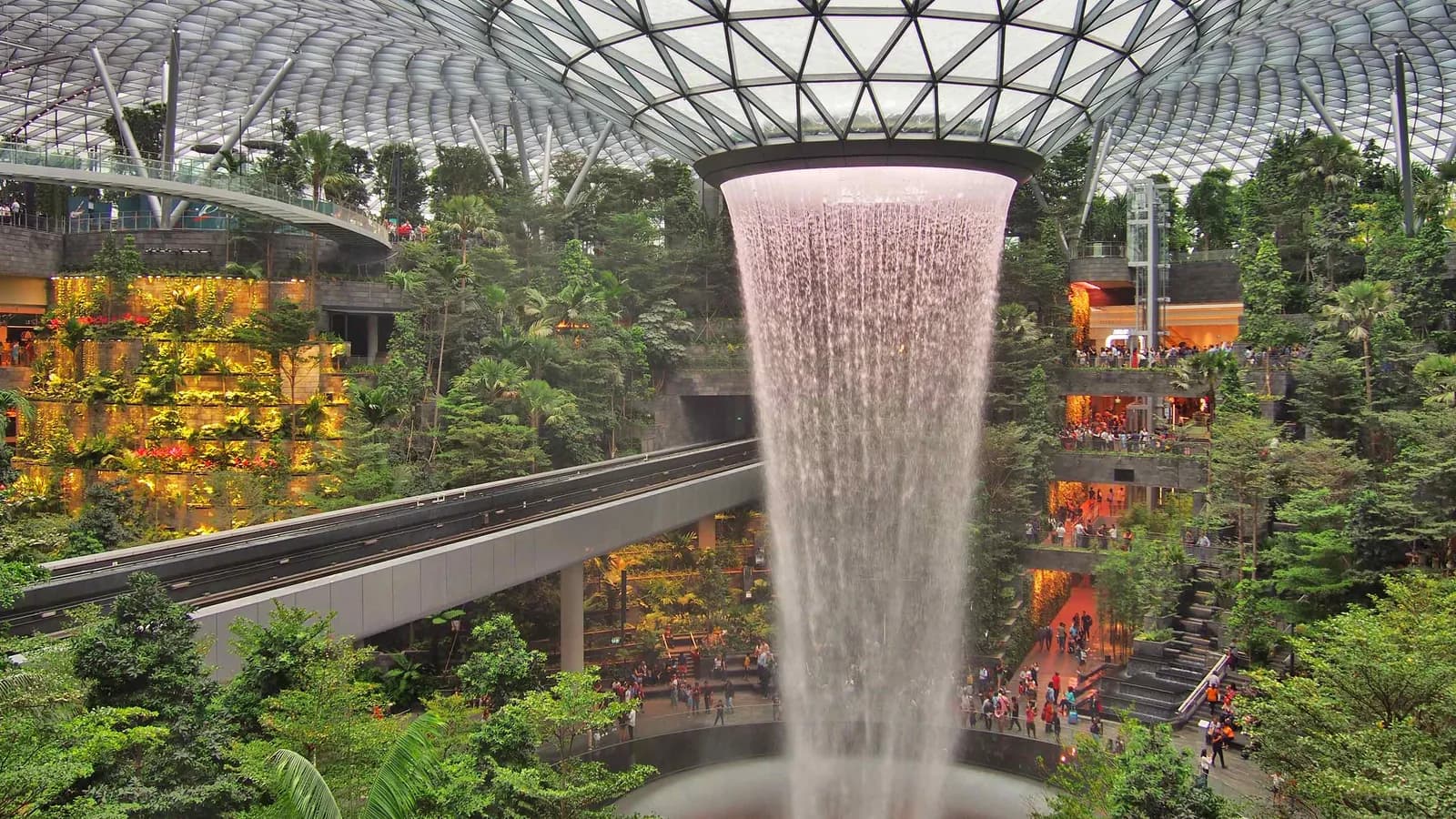 Có gì ở Jewel Singapore - nơi có thác nước nhân tạo lớn nhất thế giới?