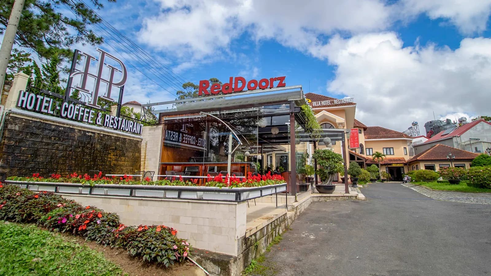 RedDoorz Hotel - Phong cách biệt thự xưa có một không hai ở Đà Lạt