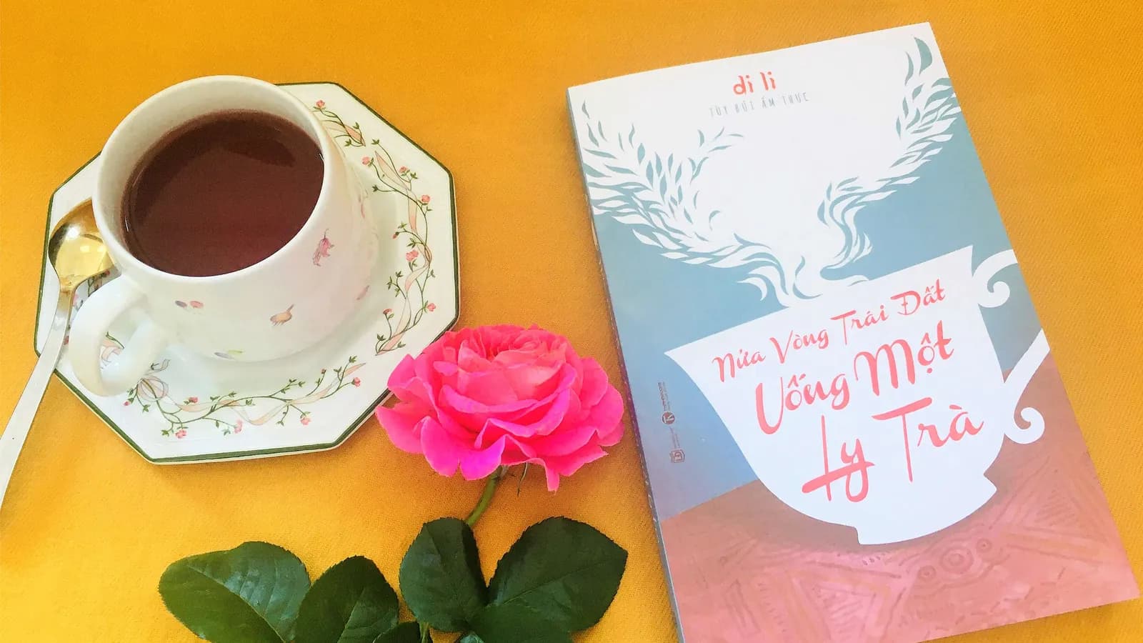 Khám phá thế giới ẩm thực qua tuỳ bút "Nửa vòng Trái Đất uống một ly trà" 