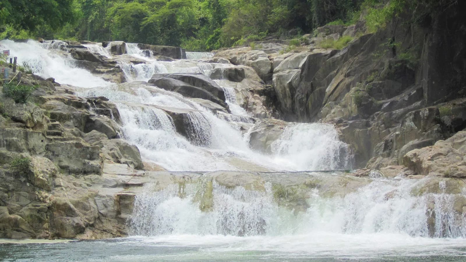 Mùa hè lên rừng khám phá thác Yang Bay