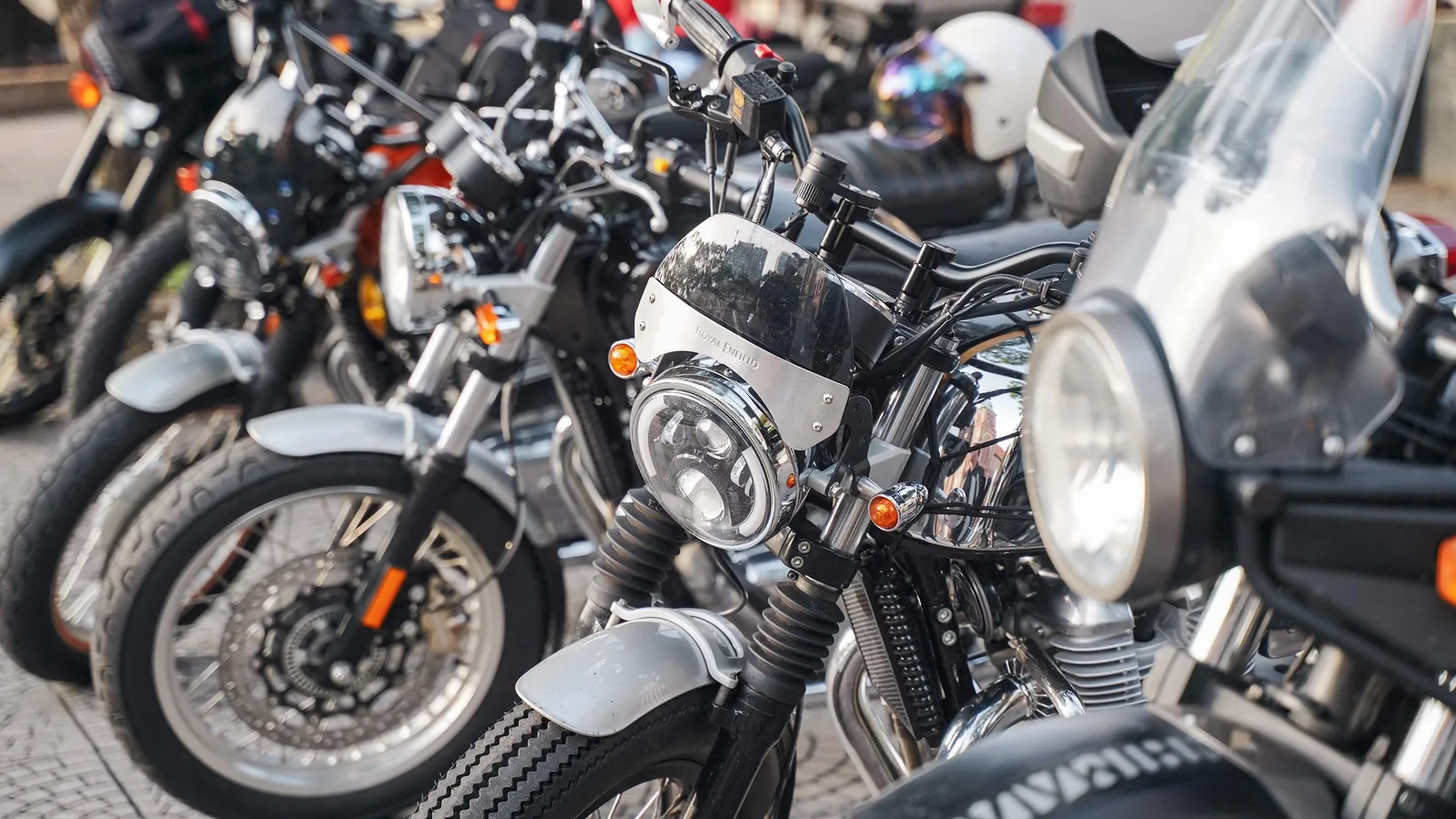 Khám phá Tour Chase The Sun - làng Bưởi Tân Triều cùng ACE Royal Enfield