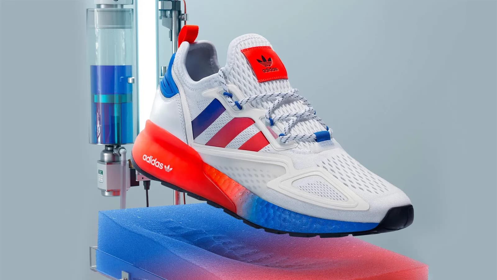 Bản phối màu táo bạo của ZX 2K BOOST làm nức lòng người hâm mộ