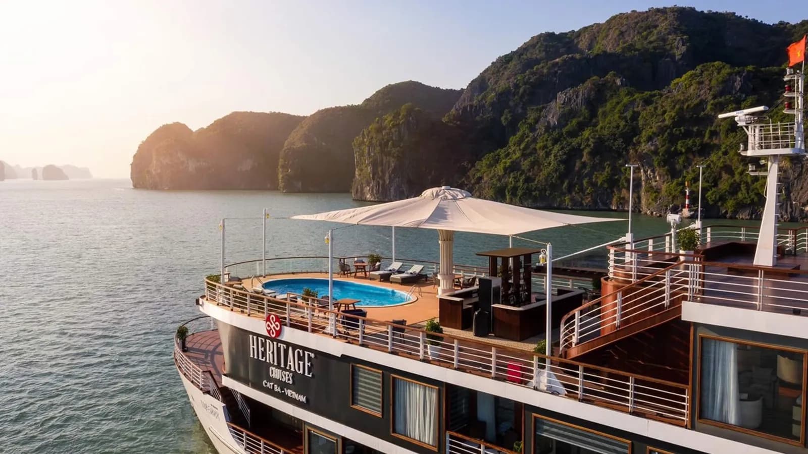Trải nghiệm du thuyền 5 sao chuẩn quốc tế Heritage Cruise Bình Chuẩn chỉ từ 3.250.000 VND