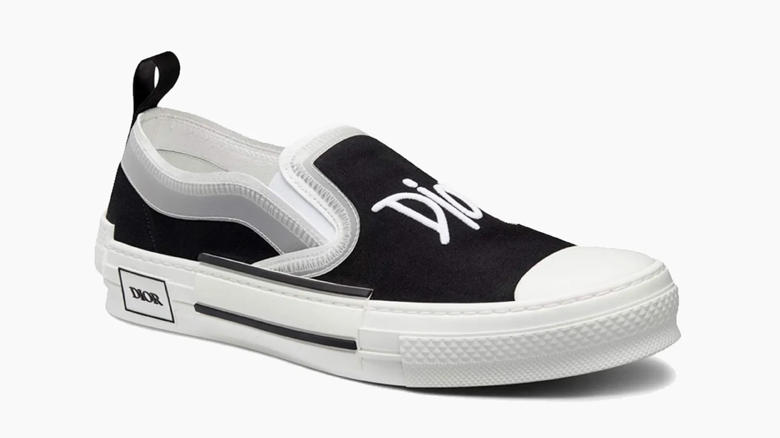 Dior ra mắt siêu phẩm Sneaker B23 Slip-on với sự hòa quyện sắc nét giữa hai màu màu đen và trắng