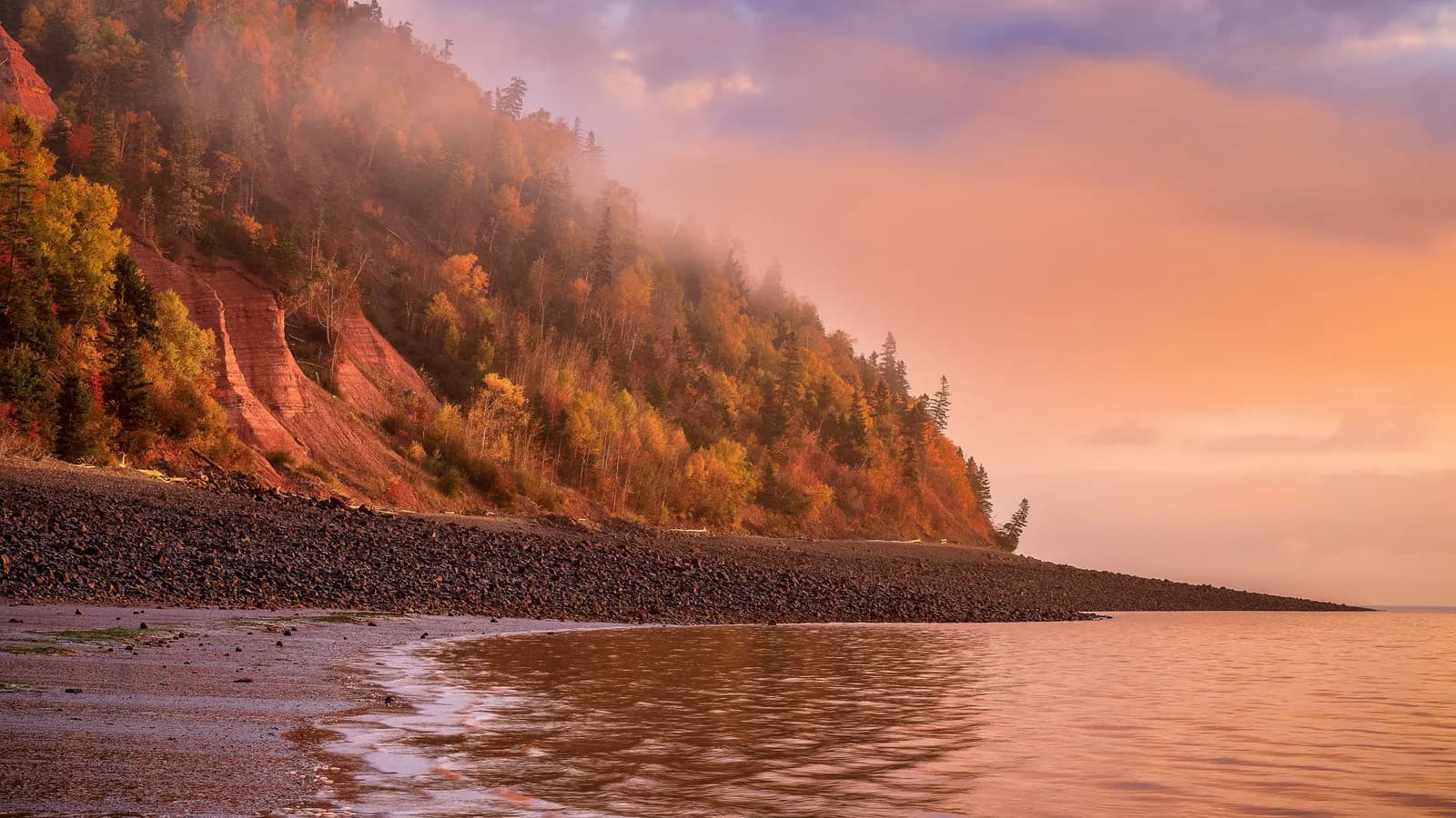 Những vách đá ở công viên Fundy tại tỉnh Nova Scotia, Canada được UNESCO công nhận là Công viên địa chất toàn cầu.