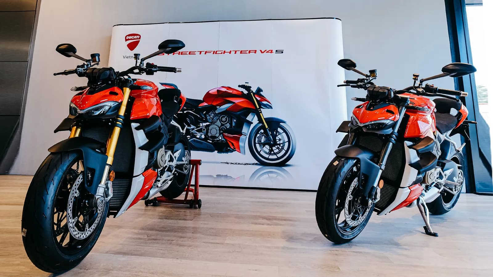 Ducati Streetfighter V4-V4 S chính hãng tại Việt Nam