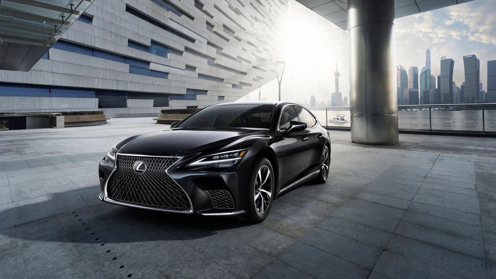 Sedan hạng sang Lexus LS phiên bản nâng cấp chính thức được giới thiệu tại Việt Nam