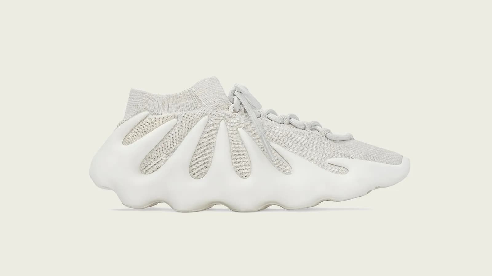 adidas ra mắt Yeezy 450 ''Cloud White'' – đôi giày độc lạ cho những ai muốn thử cảm giác ''đi trên mây''