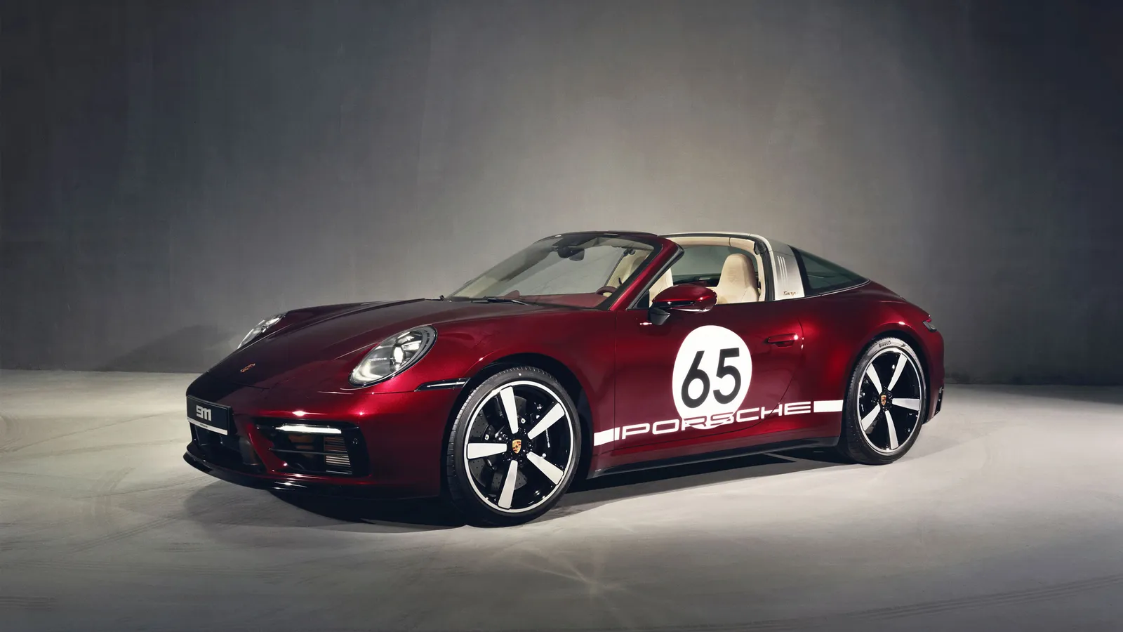 Phiên bản giới hạn 911 Targa 4S Heritage Design lăn bánh tại Việt Nam