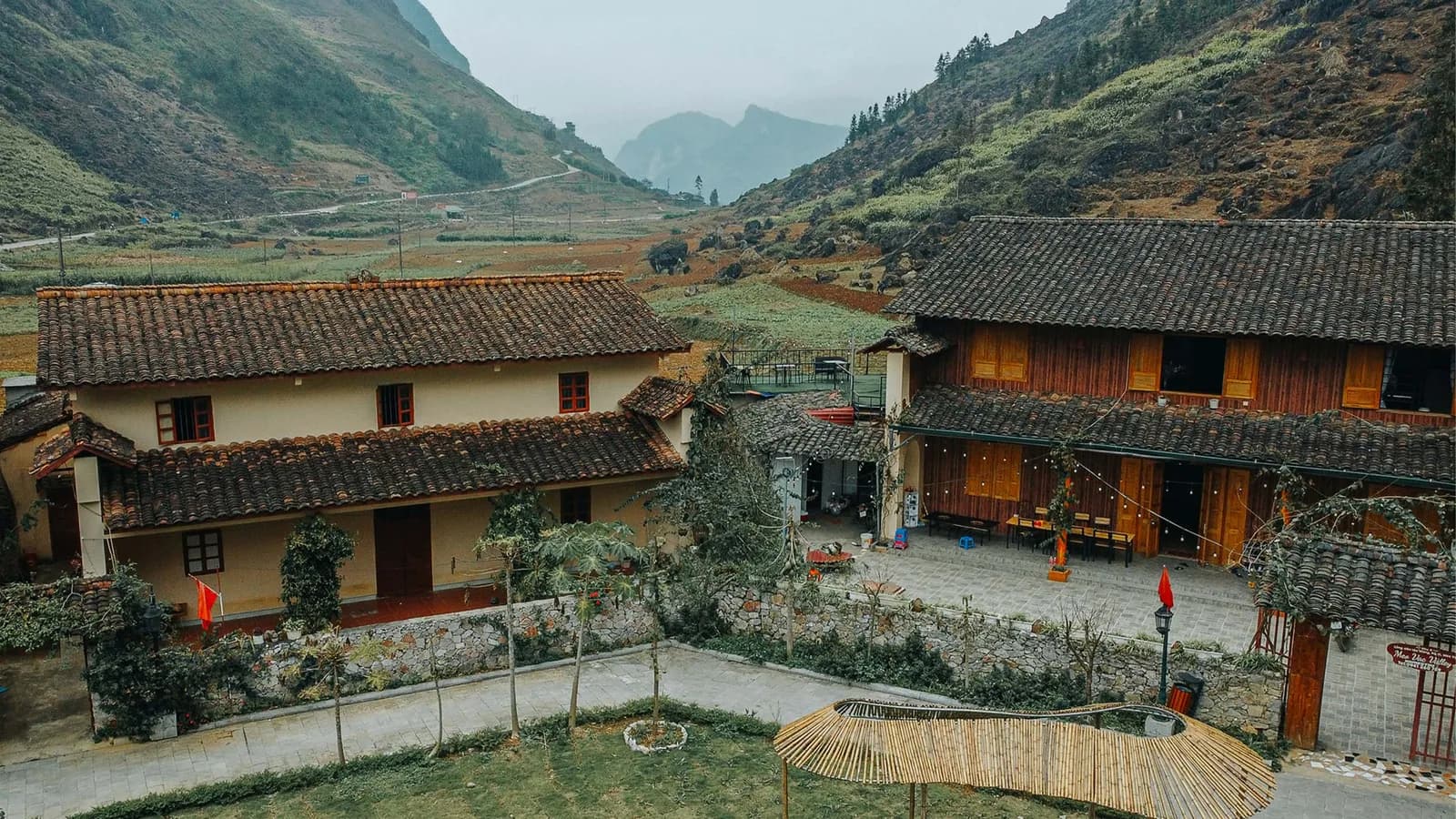 Vẻ đẹp tựa phim cổ trang tại Làng văn hóa dân tộc Mông giữa lòng Hà Giang