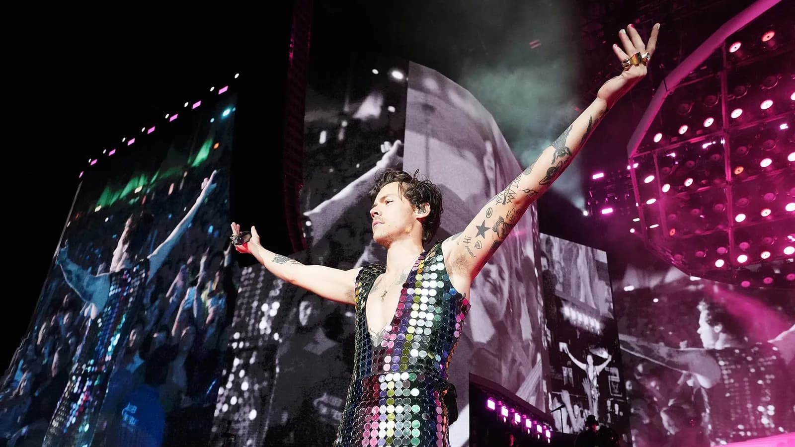 Coachella 2022: Đã mắt với những outfit hè cực cháy
