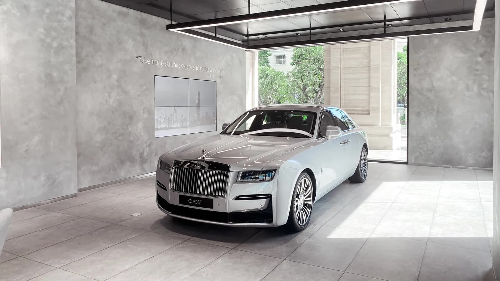 Cận cảnh Rolls-Royce Ghost thế hệ mới cùng ngôn ngữ thiết kế Post Opulence tại Việt Nam