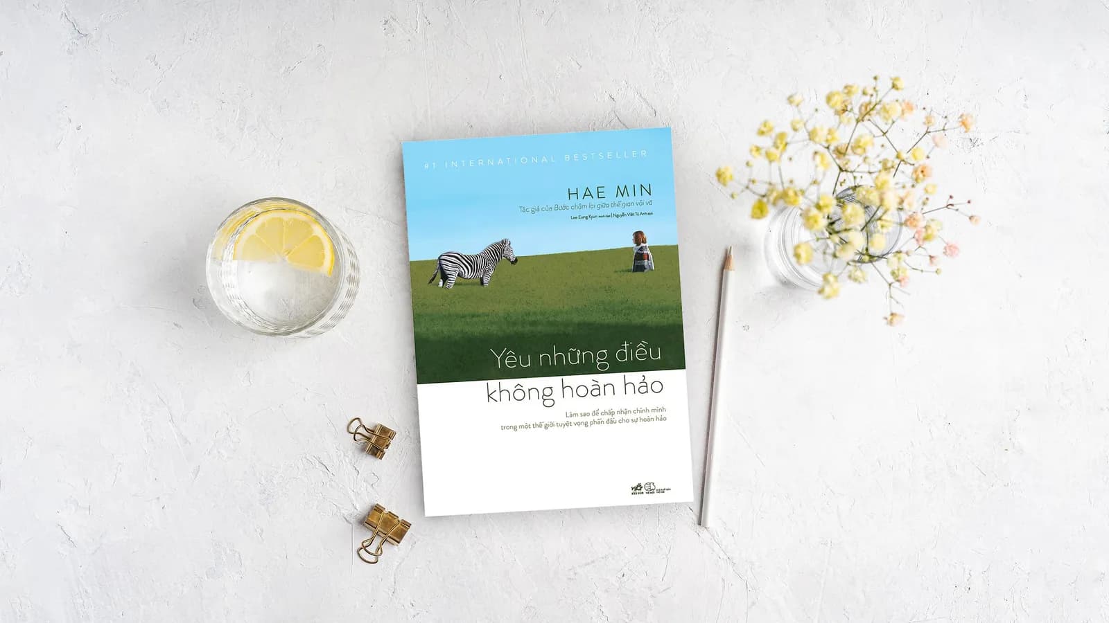 Yêu Những Điều Không Hoàn Hảo: Quay về bên trong để tự ôm lấy mình
