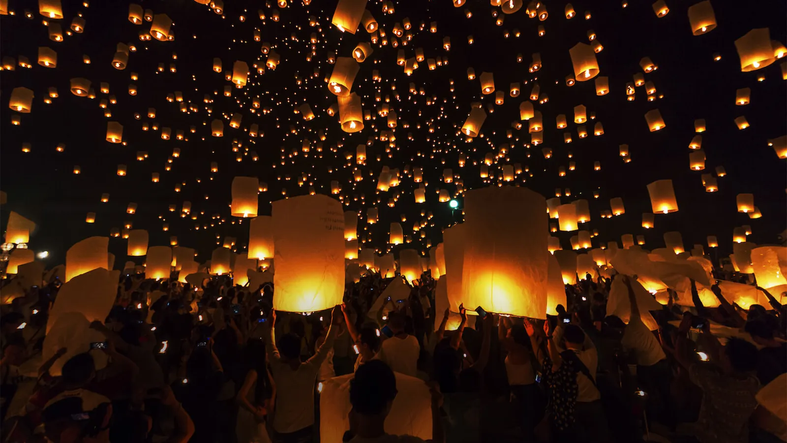 Khám phá lễ hội thả đèn trời Yi Peng tại Chiang Mai