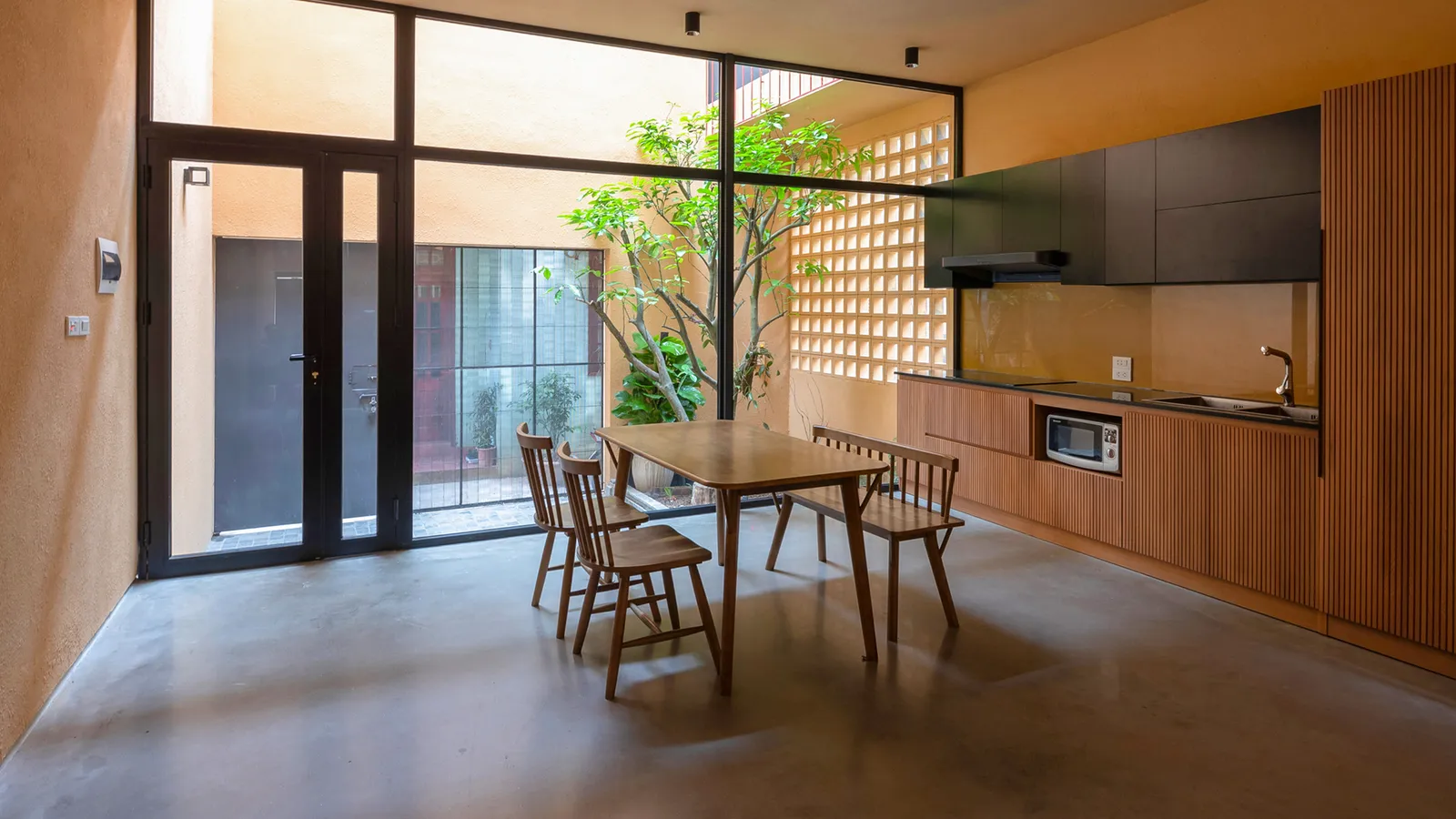 Nhà Trâu Quỳ giữa lòng Hà Nội 