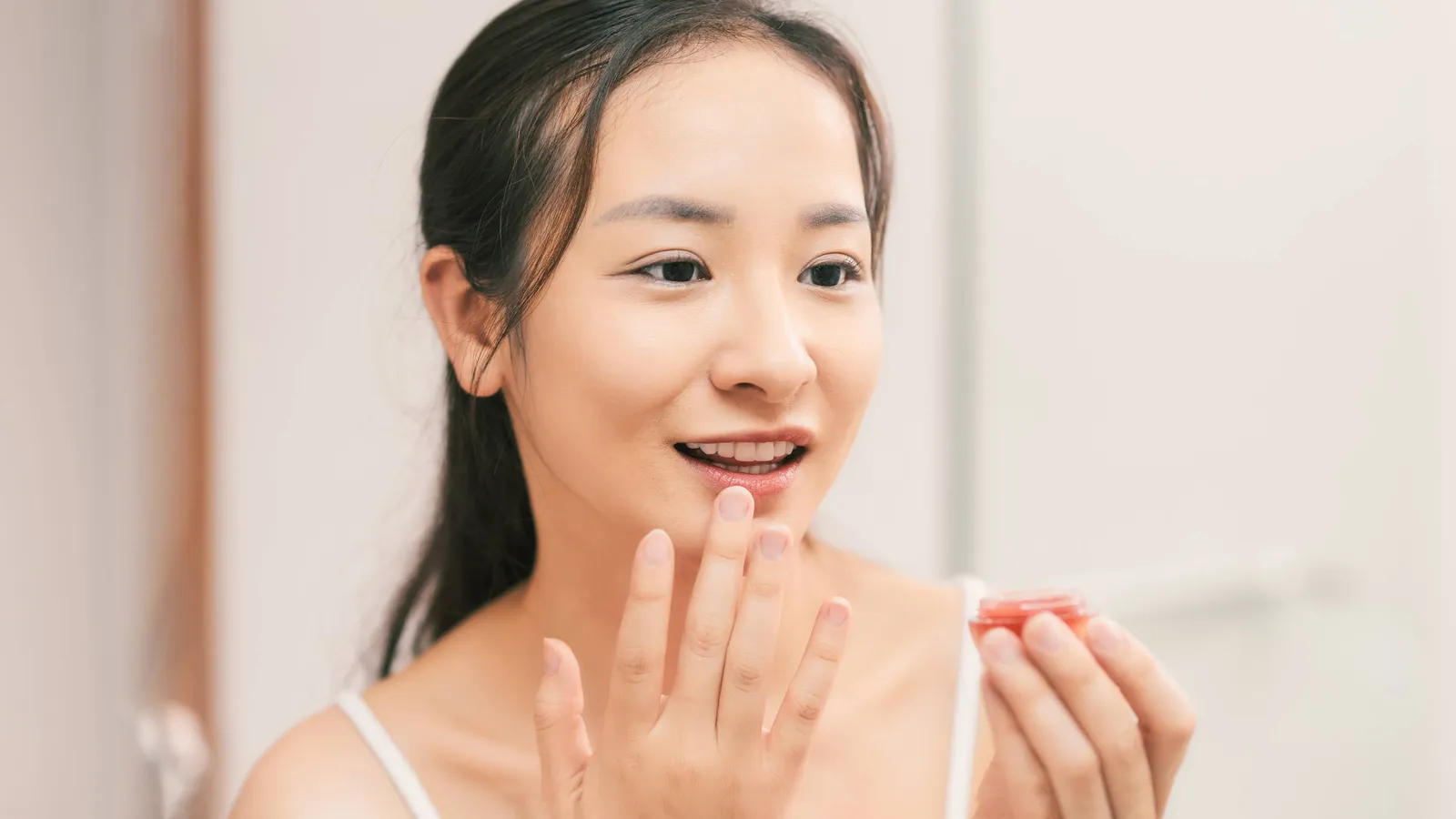Bật mí cách chăm sóc đôi môi vào mùa đông hiệu quả