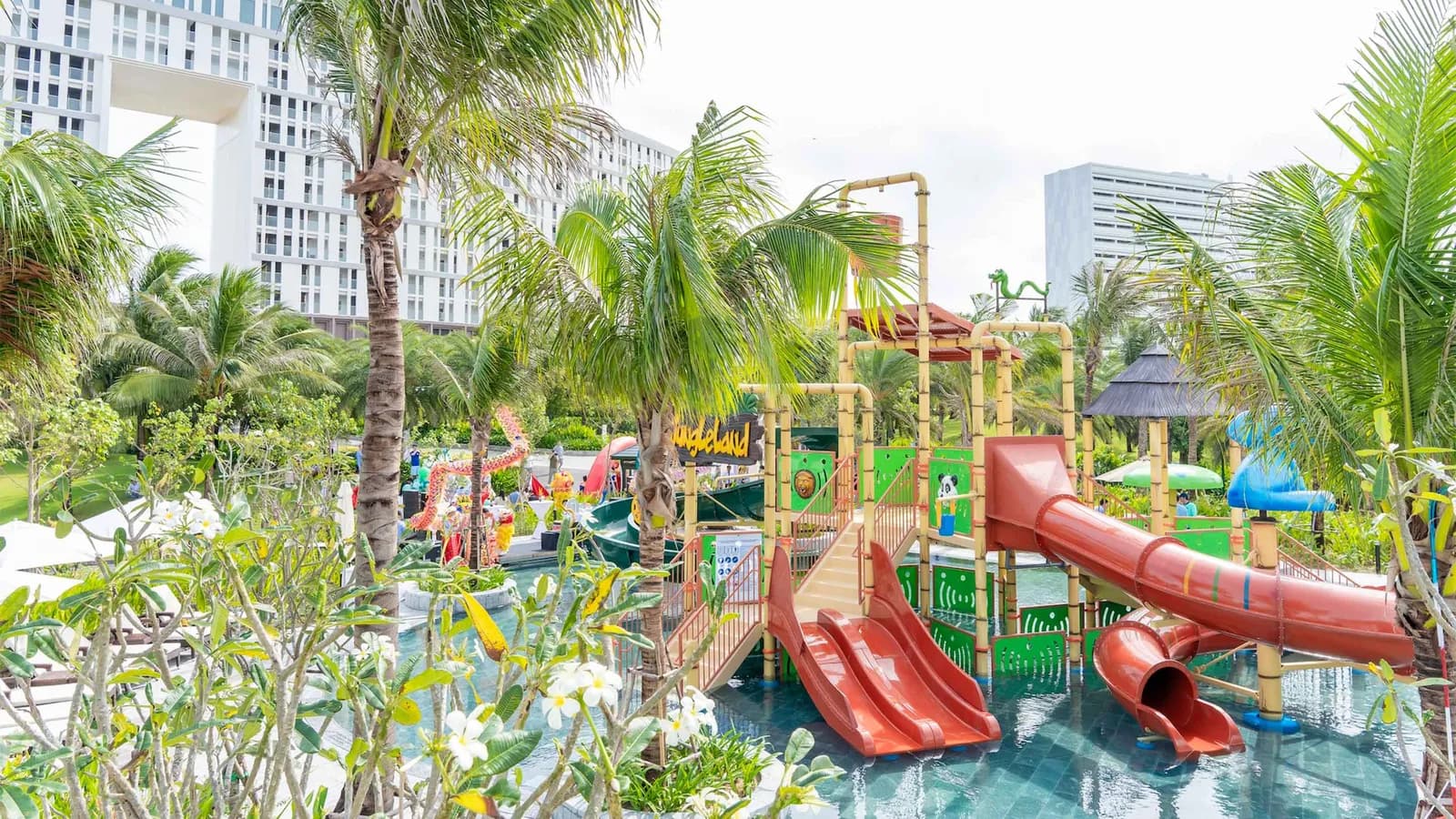 Radisson Blu Resort Cam Ranh khai trương Công Viên Nước Rainforest