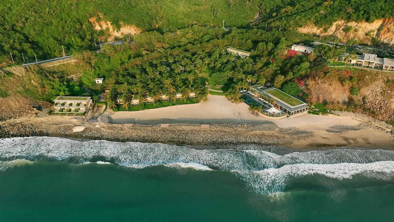 Đến Nha Trang, tận hưởng kỳ nghỉ mùa lễ hội bên bờ biển