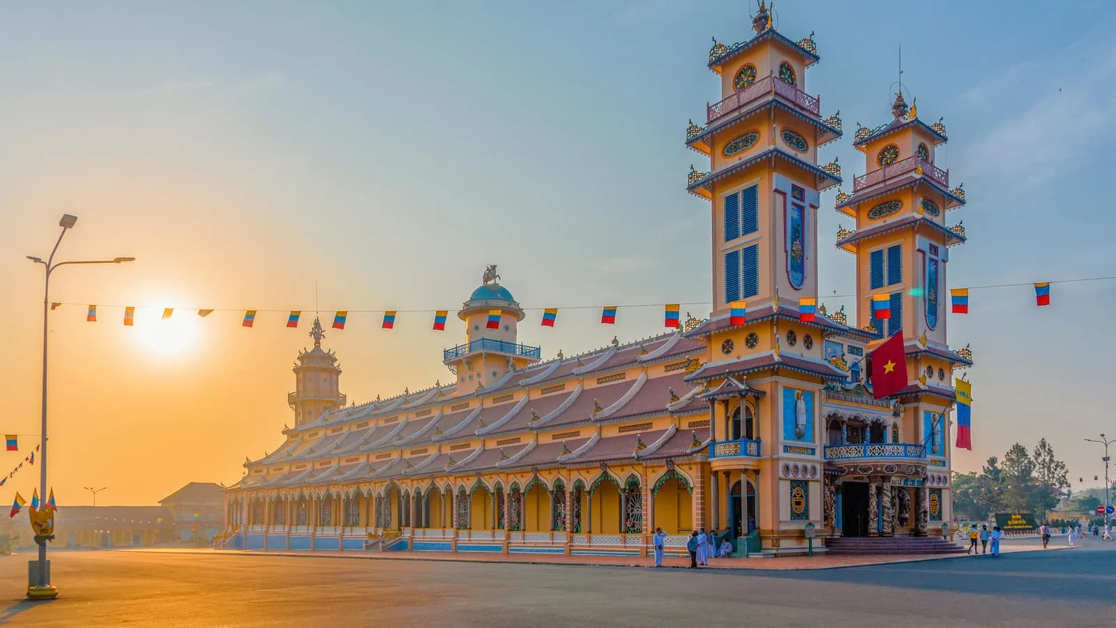 Du ngoạn "xứ thánh" Tây Ninh trong 3 ngày 2 đêm