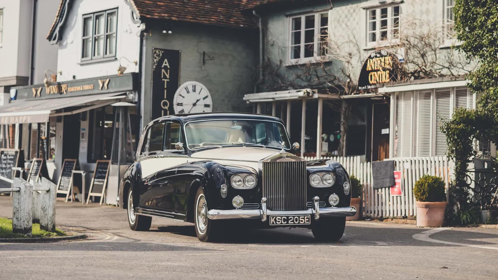 Rolls-Royce Phantom: Hành trình huyền thoại xuyên suốt một thế kỷ