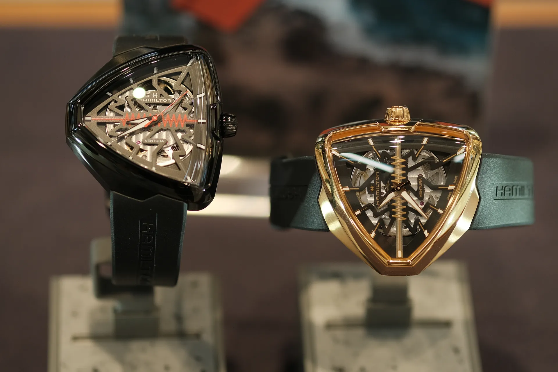 Trải nghiệm Hamilton Ventura Elvis80 Skeleton Auto: Giao điểm của quá khứ vàng son và tương lai táo bạo