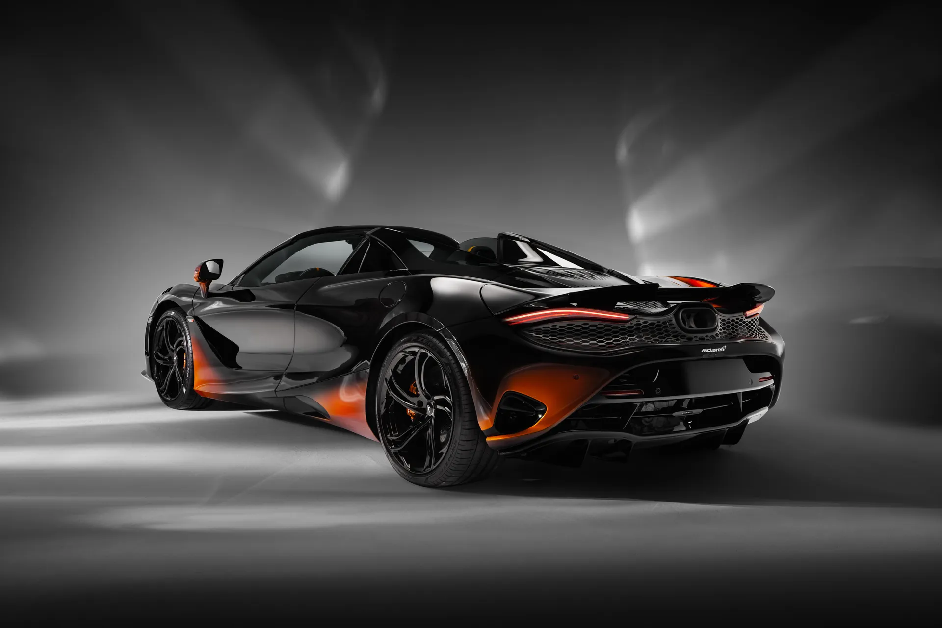 McLaren 750S Spider Orange Coriolis: Tuyên ngôn cá nhân trên từng chuyển động