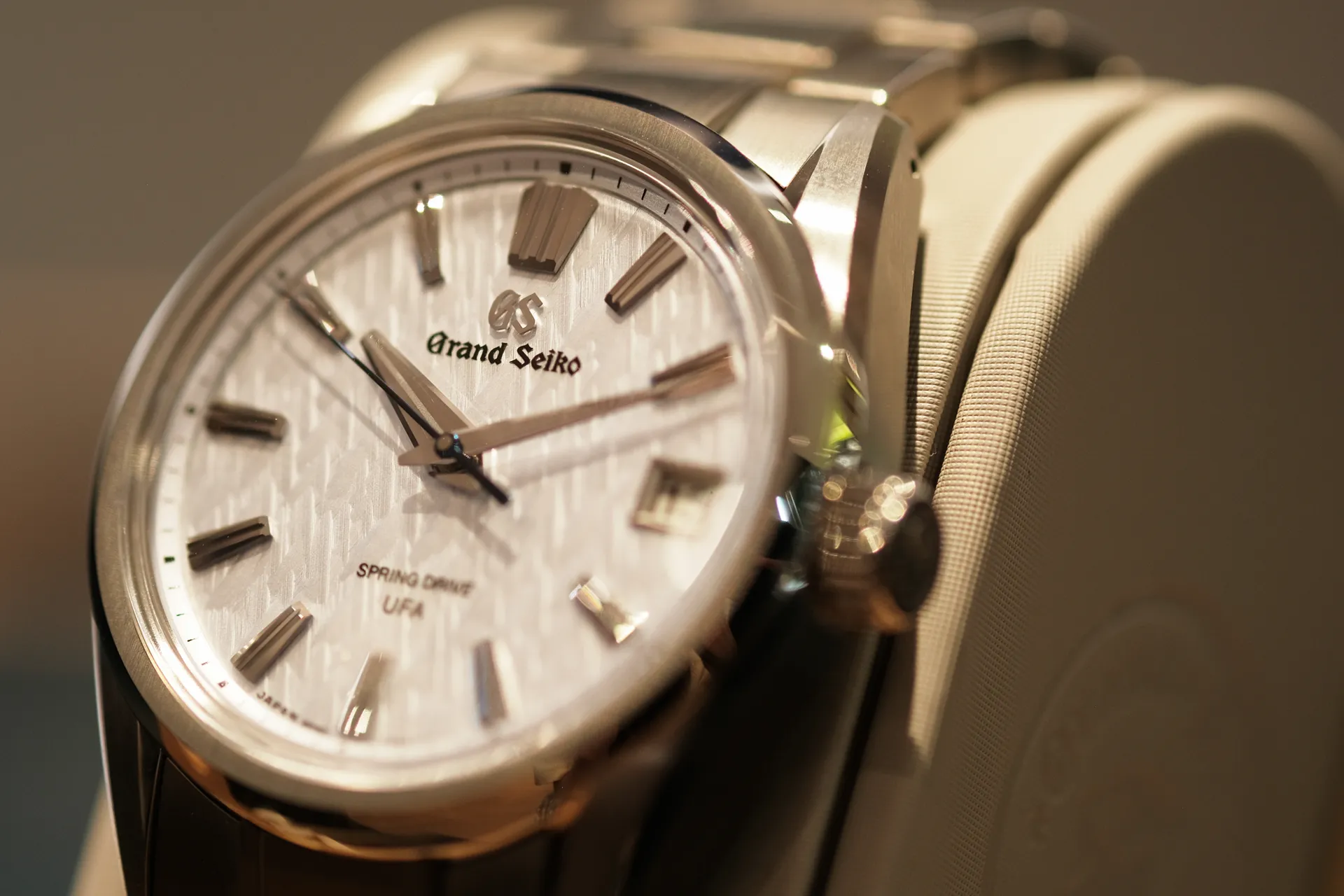 Vẻ đẹp trác tuyệt của bộ đôi Grand Seiko SLGB005 và SLGB003