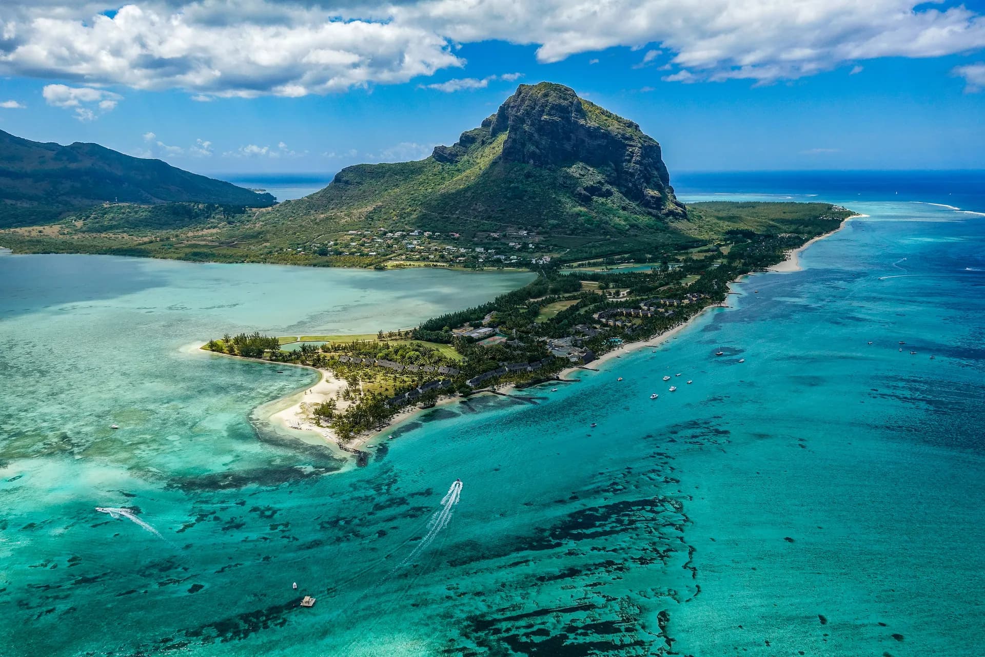 Mauritius - “Viên ngọc xanh” khác biệt của châu Phi