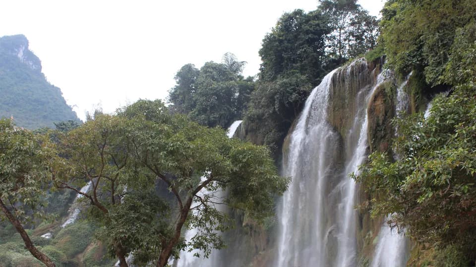 Mùa xuân chu du muôn nẻo đường Cao Bằng