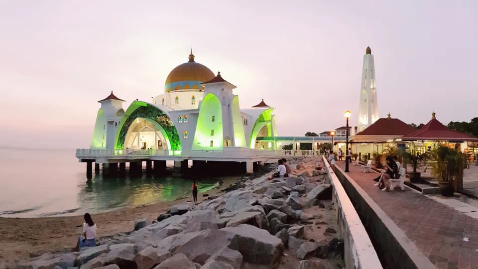 Hoàng hôn bên bờ Masjid Selat, Melaka
