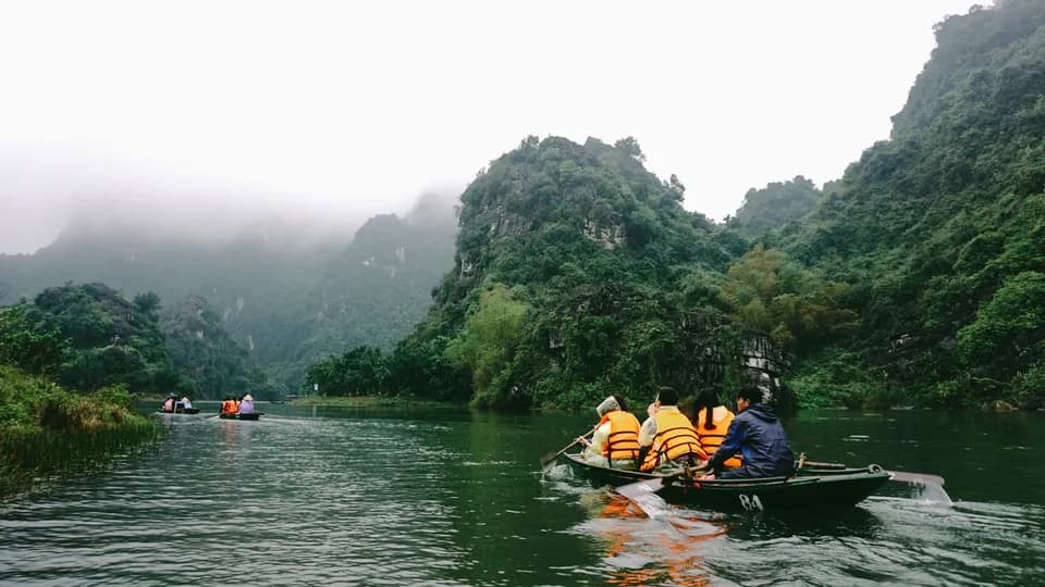 Ninh Bình non nước hữu tình
