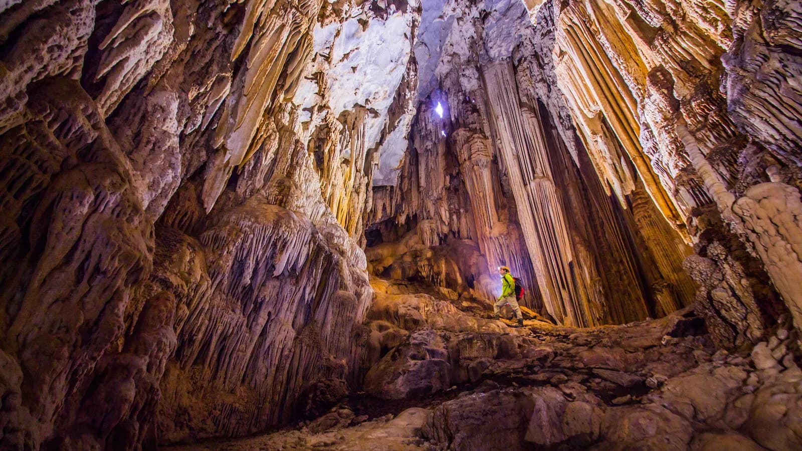 Khám phá vẻ đẹp hệ thống hang Tú Làn cùng Oxalis Adventure