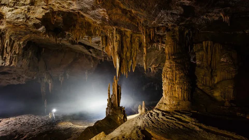 Oxalis Adventure - Thám hiểm Hang Nước Nứt, bí ẩn hang động nằm sâu trong vùng lõi Phong Nha - Kẻ Bàng. 