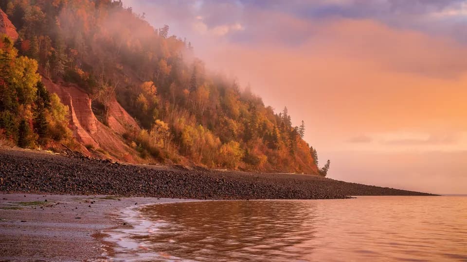 Những vách đá ở công viên Fundy tại tỉnh Nova Scotia, Canada được UNESCO công nhận là Công viên địa chất toàn cầu. 