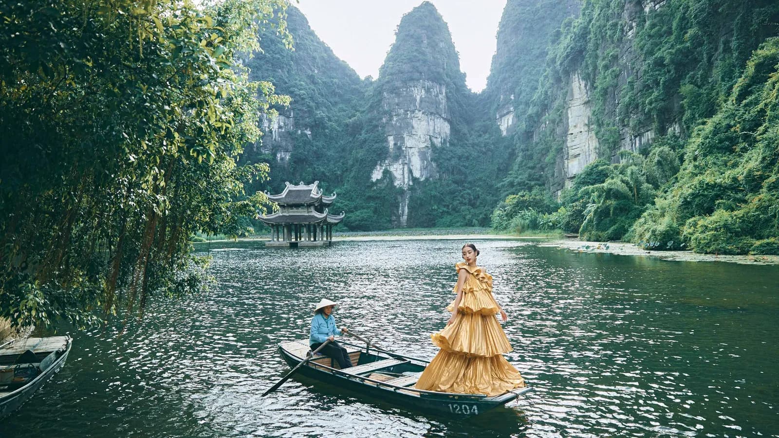Lê Thanh Hòa đưa Đỗ Mỹ Linh đi khám phá vẻ đẹp Ninh Bình 