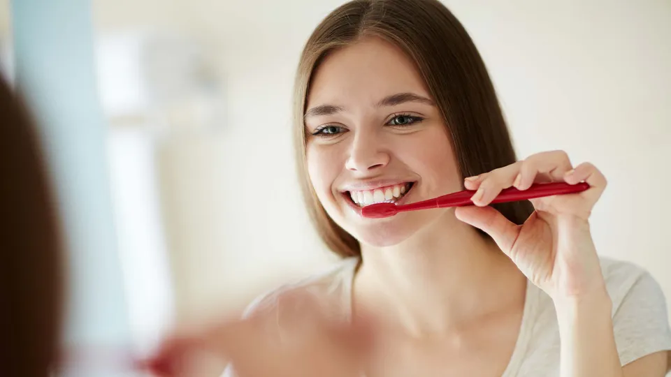 Nụ cười tự tin toả sáng với 6 cách làm trắng răng tự nhiên tại nhà