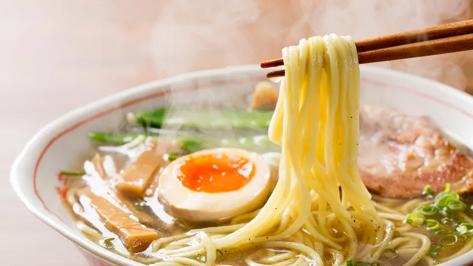 Ramen: Quốc hồn ẩm thực Nhật Bản trong một bát mì 
