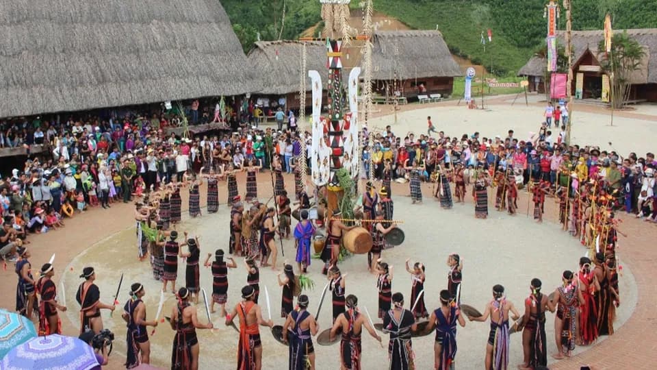 Làng người Cơ Tu: Bảo tồn giá trị văn hóa – Phát triển du lịch vùng cao