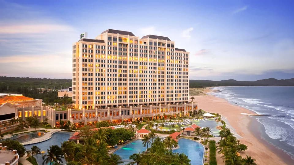Holiday Inn Resort Ho Tram Beach đạt chứng nhận 5 sao danh giá