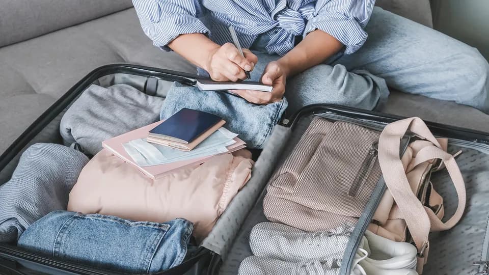 Những vật dụng nên mang theo khi du lịch tự túc không phải ai cũng biết