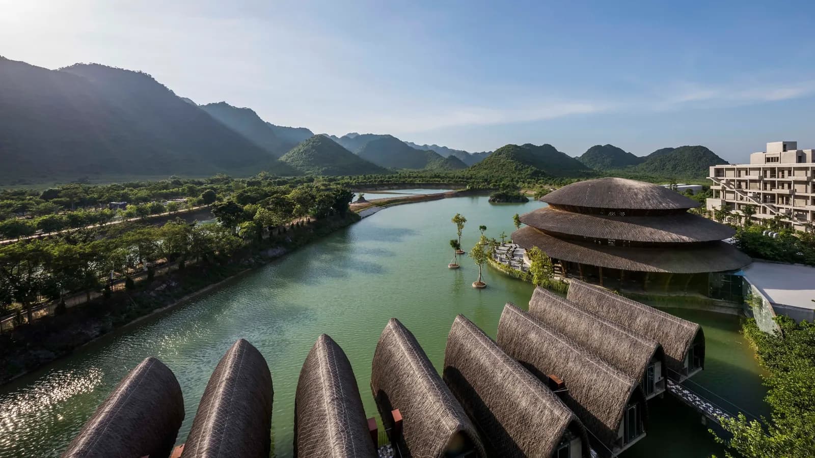 Nhà hàng Vedana Ninh Bình: Ngôi nhà tre lớn nhất miền Bắc