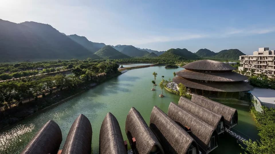 Nhà hàng Vedana Ninh Bình: Ngôi nhà tre lớn nhất miền Bắc