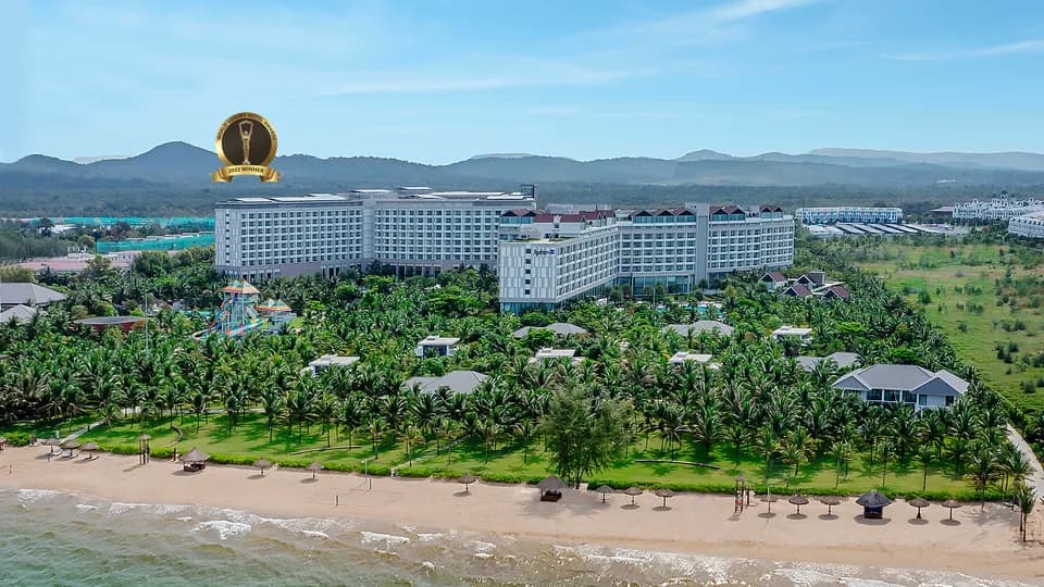 Radisson Blu Resort Phú Quốc được vinh danh Khu nghỉ dưỡng biển sang trọng bởi World Luxury Hotel Awards 2022