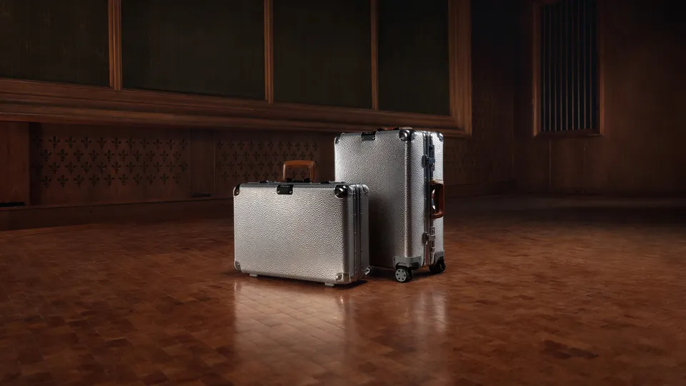 Rimowa “hồi sinh” BST Hammerschlag