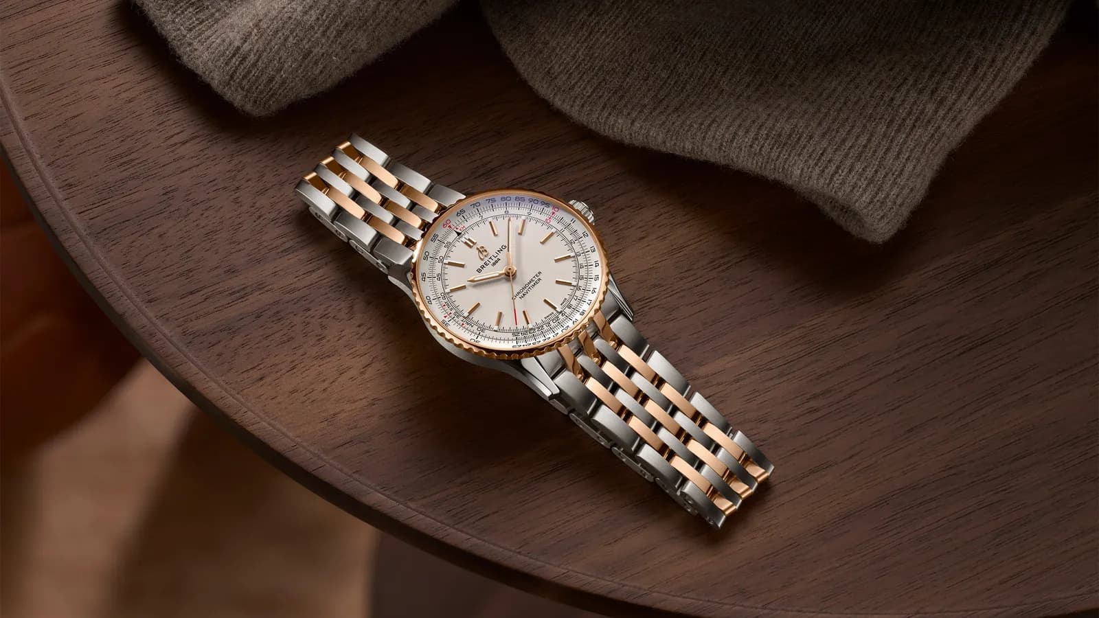 Breitling Navitimer 41 & Cosmonaute B12 - 140 năm tôn vinh biểu tượng của bầu trời